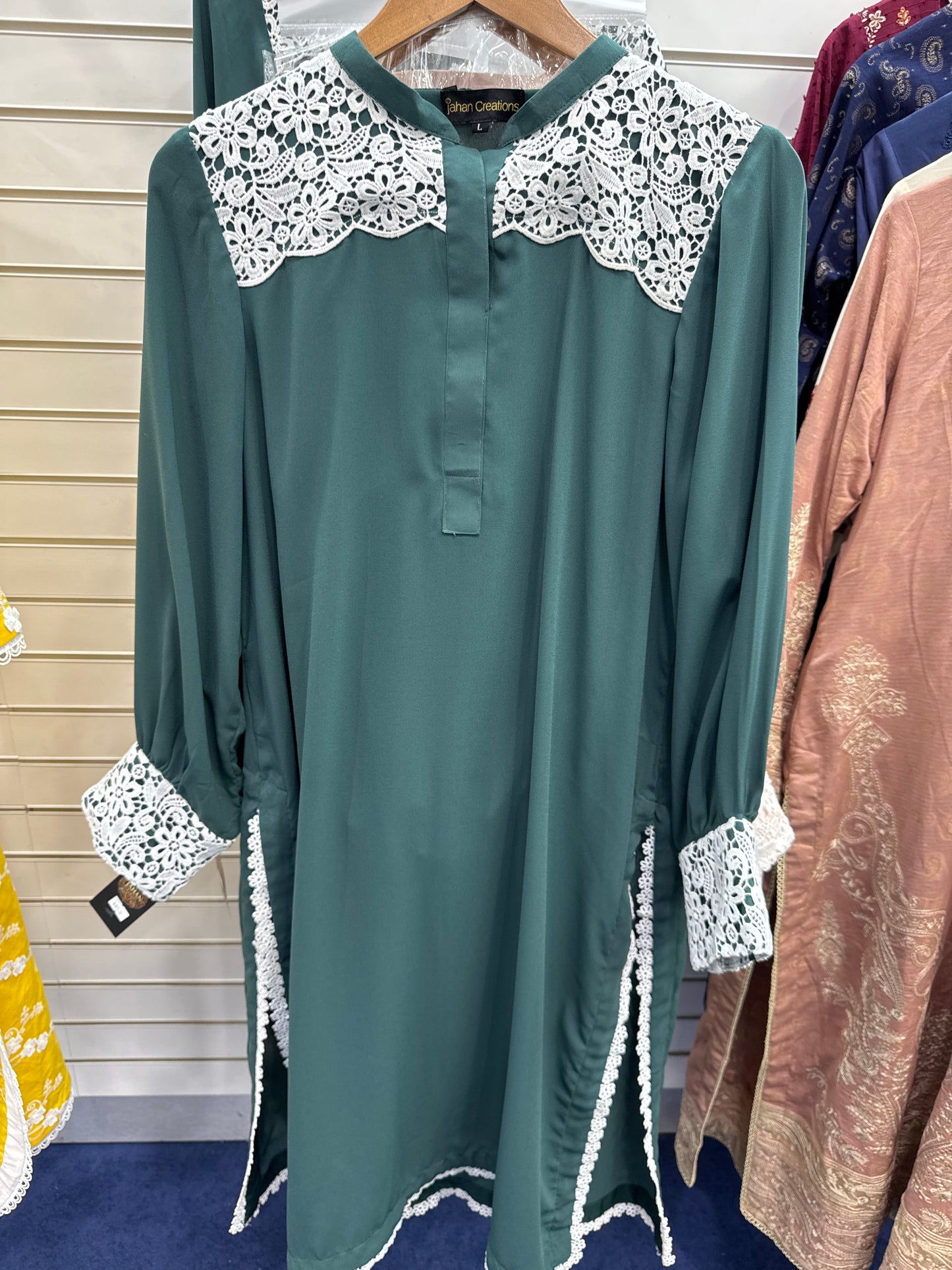 Women 3 Pcs Green Suit With White Lace Work