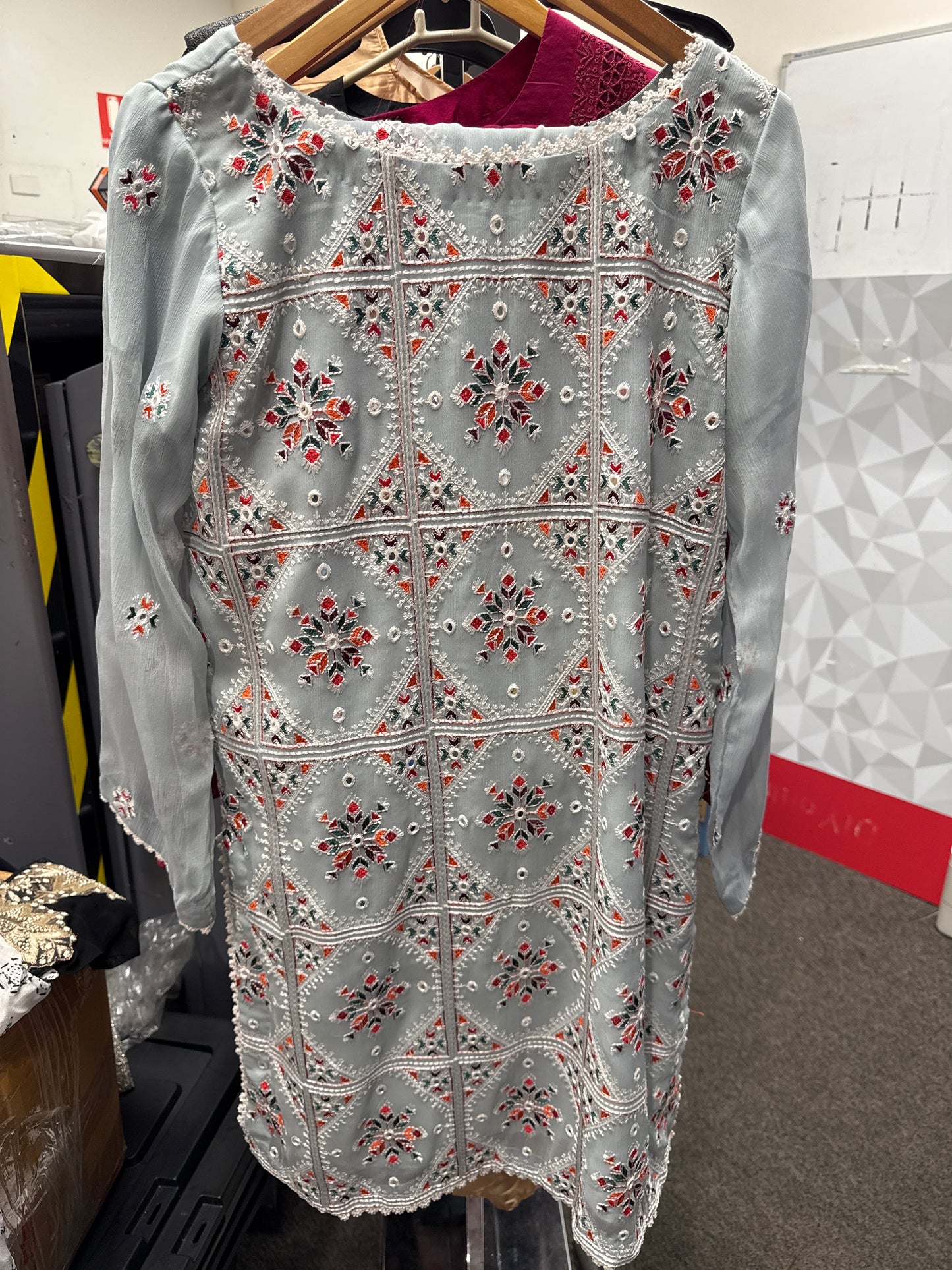 Grey Chiffon Shesha Work 3 Pcs Stui
